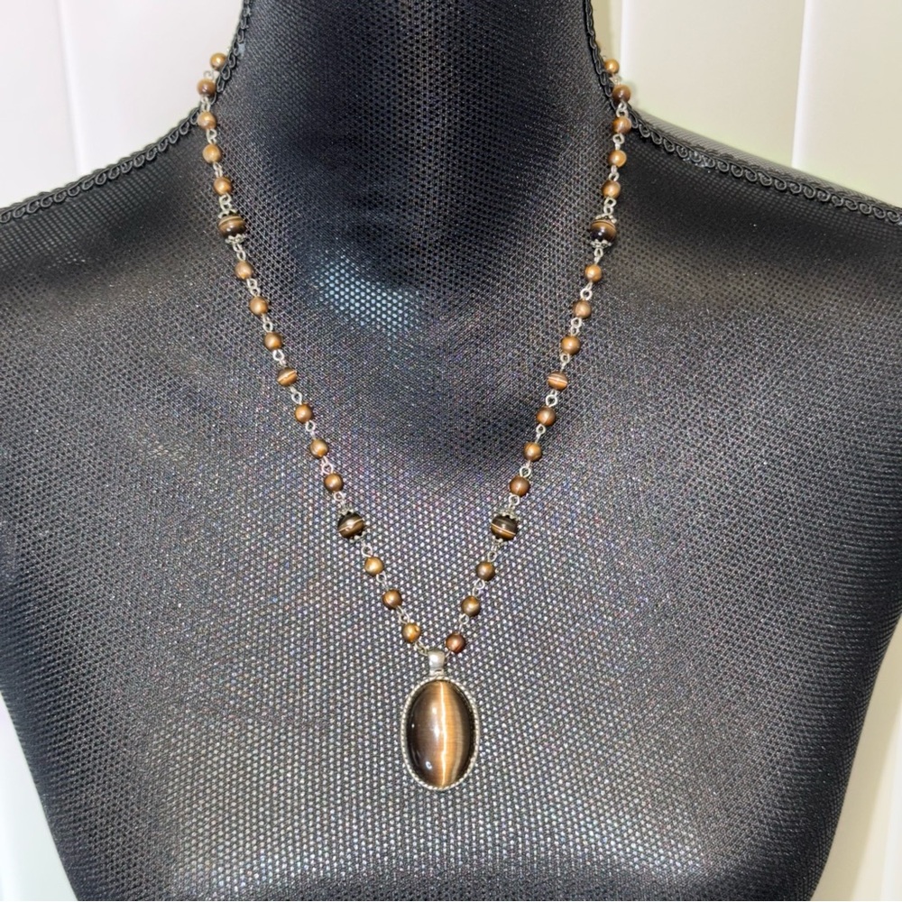 Classic Brown Beaded Necklace with Oval Pendant